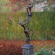 Bronzeskulptur "Die Bogenleiter" abstrakt modern
