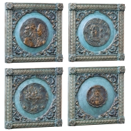 Frontansicht der Bronzereliefs "Biblische Gestalten"