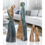 Gesamtansicht der Bronzeskulptur "Familie"