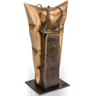 Frontansicht der Bronzeskulptur "Mieder"