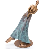 Frontansicht der Bronzefigur "Zeit"