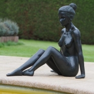 Bronzefigur "Sitzende Alina"
