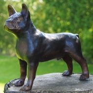 Bronzefigur französische Bulldogge auf Baumstumpf