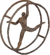 Bronzeskulptur Frau im Rad von Strassacker