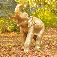 goldener elefant aus bronze