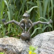 Bronzeskulptur "Froschkönig Dietmar" als Wasserspeier