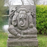 Sitzender Ganesha aus Steinguss als Wasserspiel