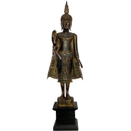 Frontansicht des Holzbuddha