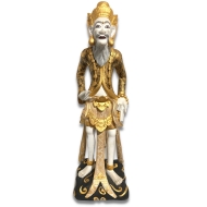 Frontansicht der Holzfigur Herrscher