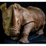 Frontansicht der Holzfigur "Rhinozeros"