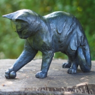 Abstrakte Katzenfigur aus Bronze