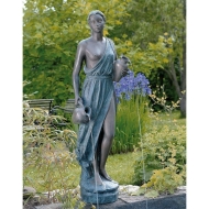 Rottenecker Bronze Skulptur Medea als Wasserspeier im Garten
