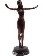 Mila aus Bronze von vorne auf einem Marmorsockel