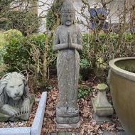 Stehender Buddha aus Basanit 