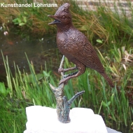 Bronze Vogel auf Ast
