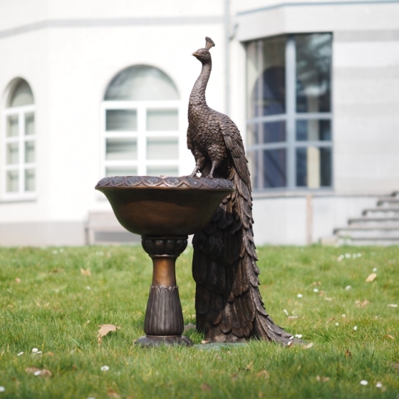 Bronzeskulptur "Pfau auf Vase"