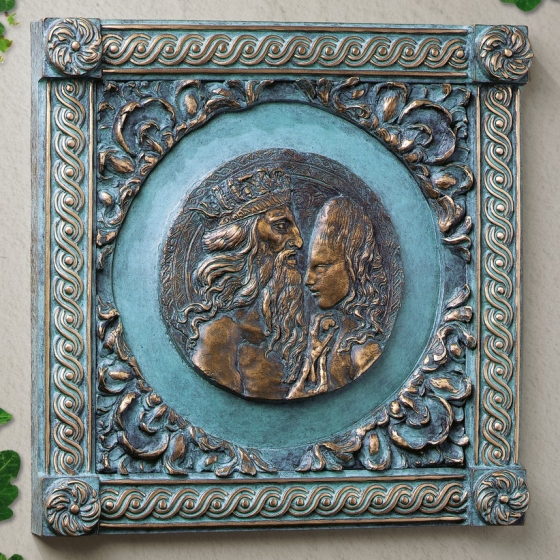 Frontansicht des Bronzereliefs "Adam und Eva"