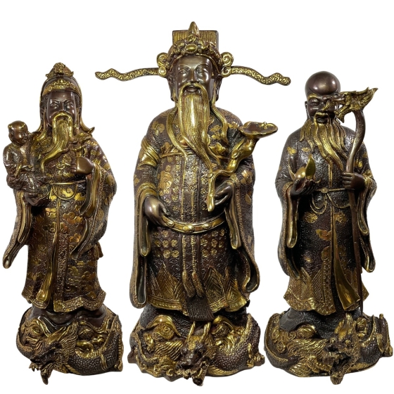 Frontansicht der Bronzeskulpturen "Fu, Lu und Shou"