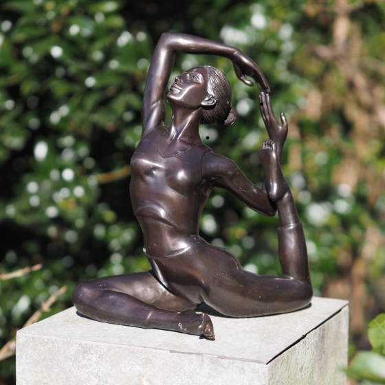 Bronzeskulptur "Yoga-Mädchen