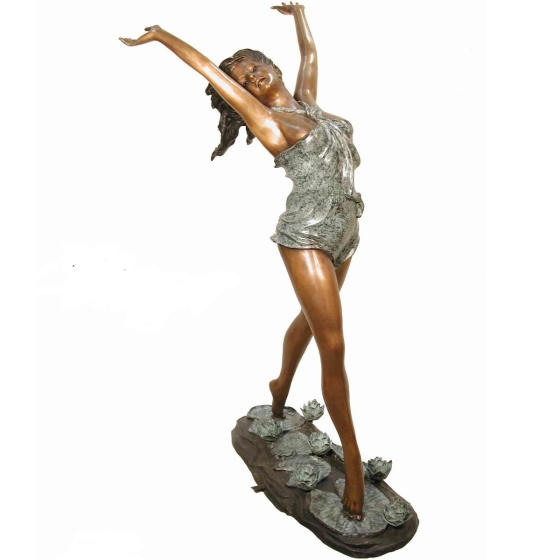 Bronzeskulptur "Frau mit Lotusblüten" als Wasserspiel