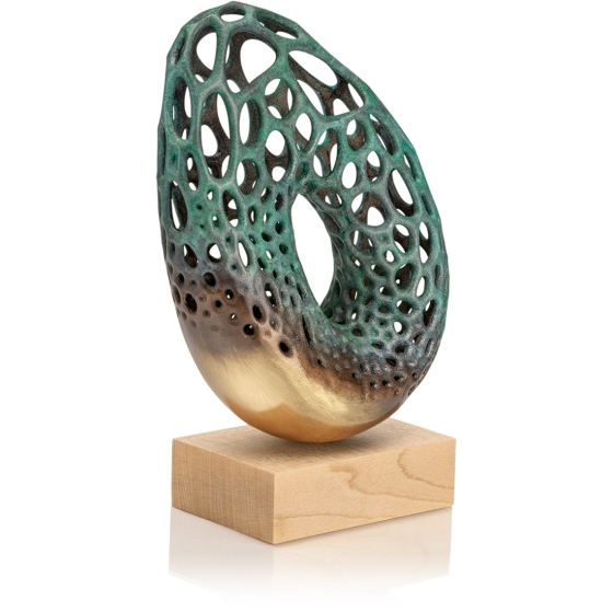 Frontansicht der Bronzeskulptur "Objekt 0422-1"