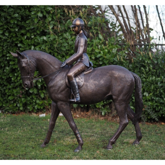 Bronzeskulptur "Reiterin auf Pferd"