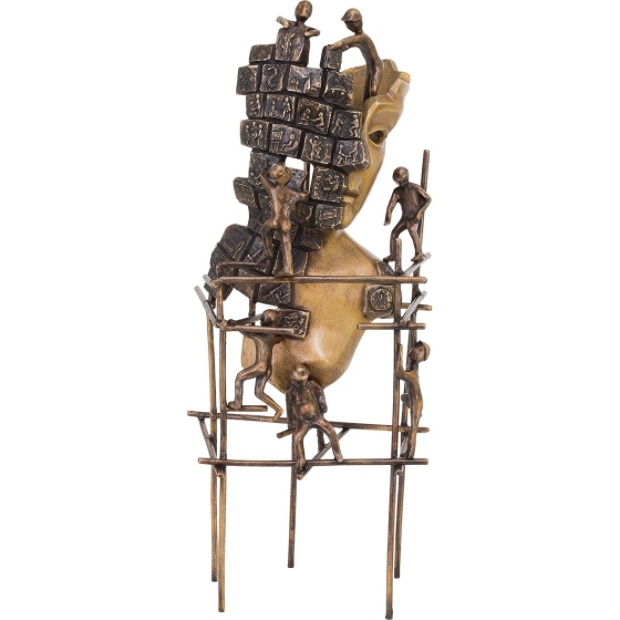 Frontansicht der Bronzeskulptur "Genitichaous"