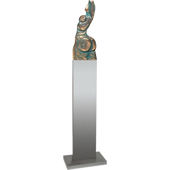 Frontansicht der Bronzefigur "Venusische Zeichen unter der Haut"