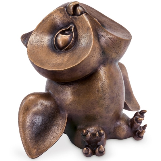 Frontansicht der Bronzeskulptur "Eulenkind"