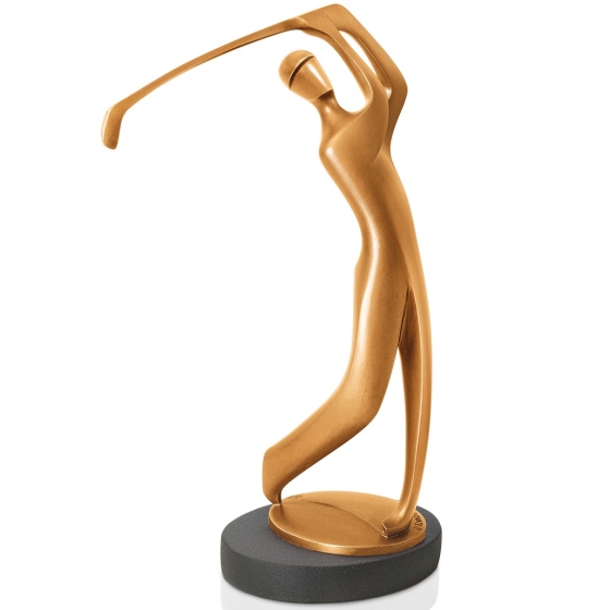 Frontansicht der Bronzeskulptur "Golfer"