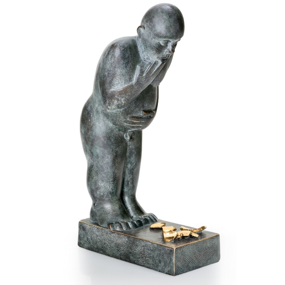 Frontansicht der Bronzeskulptur "Malheur"