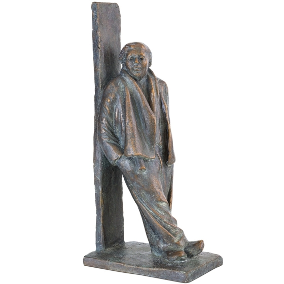 Frontansicht der Bronzeskulptur "Gelassenheit"