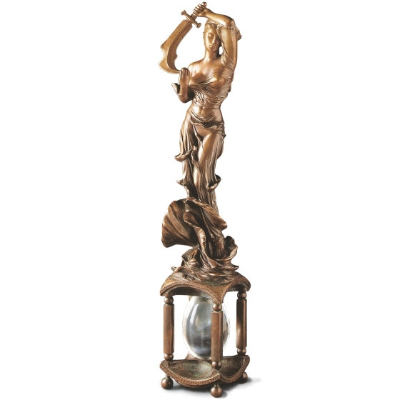 Frontansicht der Bronzefigur "Maria Prophetissa"