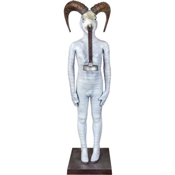 Frontansicht der Bronzeskulptur "Das Mufflon"