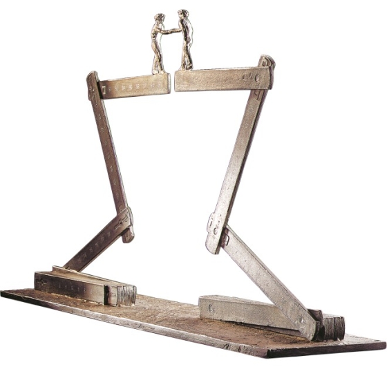 Frontansicht der Skulptur "Millennium"