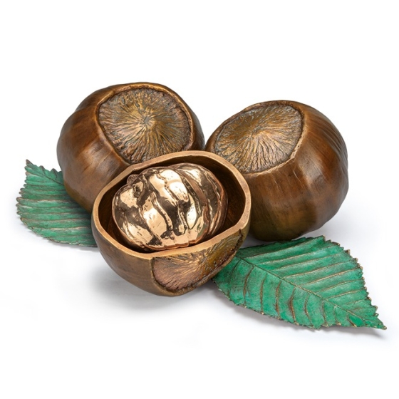 Edition Strassacker Bronzeskulptur "Haselnuss"