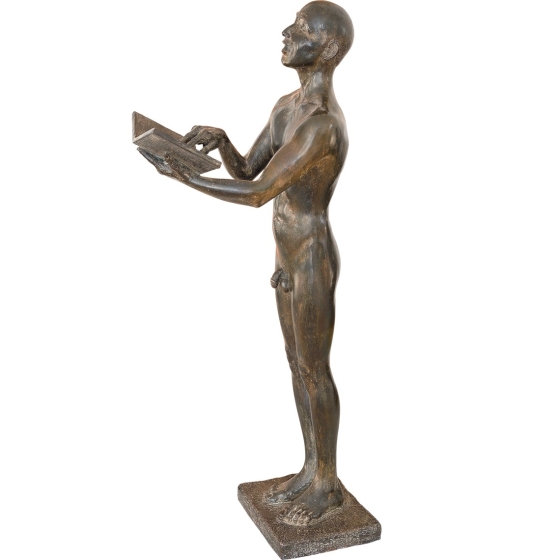 Frontansicht der Bronzeskulptur "Der Sänger"