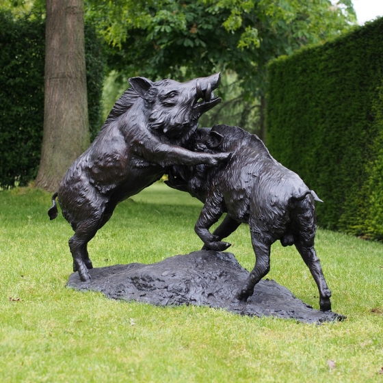 Bronzeskulptur "Kämpfende Keiler"