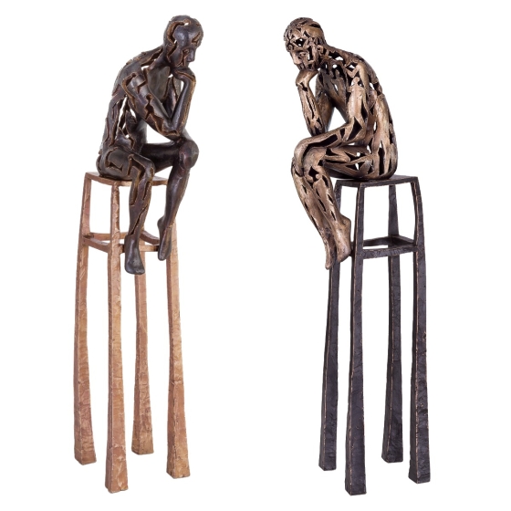 Frontansicht der Bronzeskulptur "Die Denker im Set"