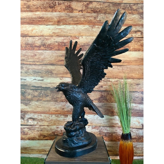 Bronzeskulptur "Adler auf Vorsprung"