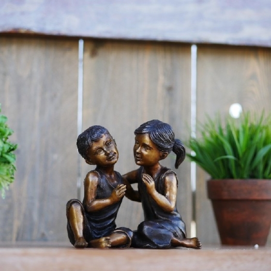 Bronzefigur geschwisterpaar Bronzejunge Bronzemädchen