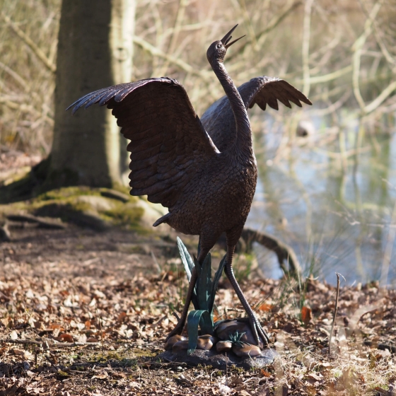 Bronzeskulptur "Flatternder Reiher" als Wasserspeier