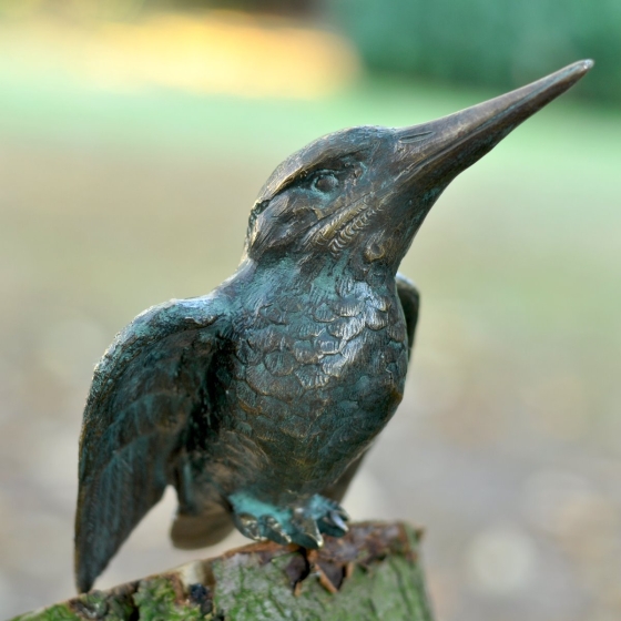 Eisvogelfigur aus Bronze