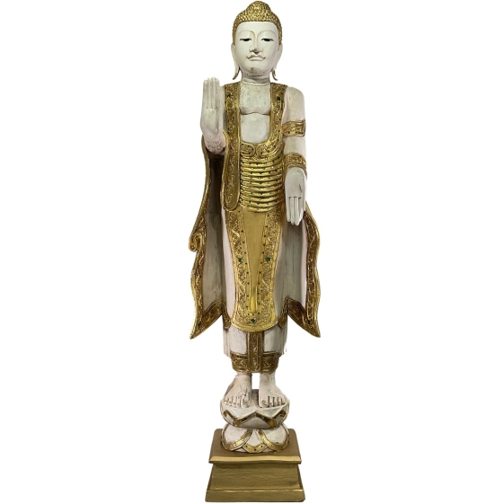 Frontansicht des Holzbuddha