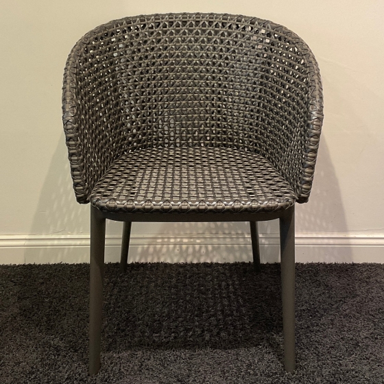 DEDON MBRACE Armlehnstuhl Aluminium in arabica - Ausstellungsstück