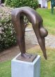Bronzeskulptur Stehender Schwimmer Christoph auf Säule im Garten 