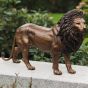 Bronzeskulptur "Stehender Löwe" königlich in ganzer Pracht