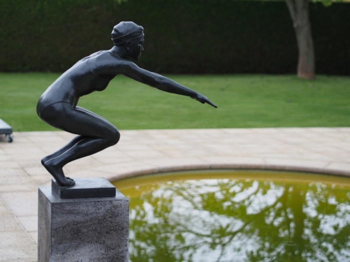 Bronzefigur "Schwimmerin Lily"