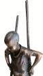 Bronzeskulptur Stelzenläufer als Junge