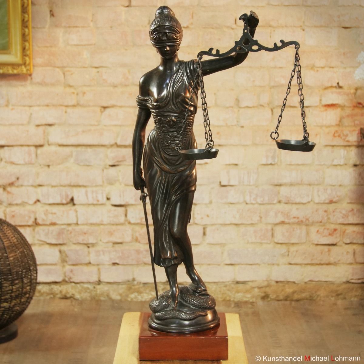 Bronzestatue Justitia Justizia Auf Holzsockel Kunsthandel Lohmann De